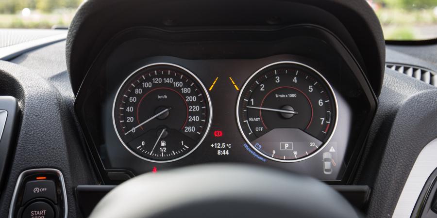 Панель приборов BMW M240i Coupe 2016 года  (AU) (фото 18 из 21)